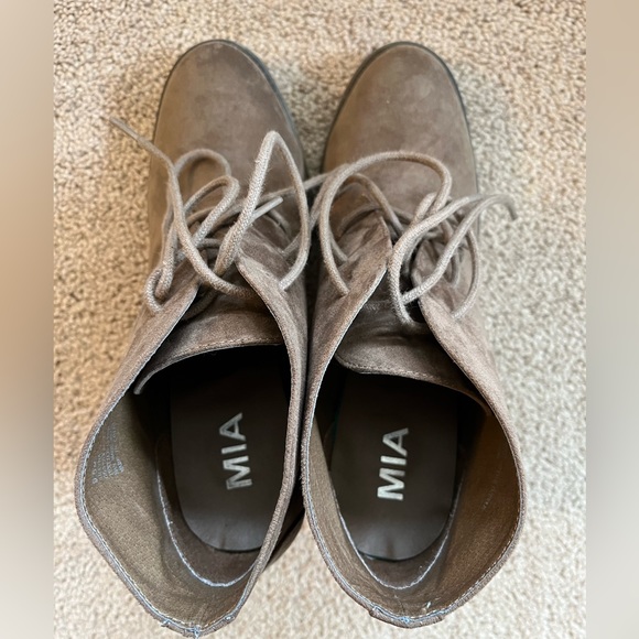 MIA Shayna Taupe Nova Suede boot/heels, size 9&1/2 M - Picture 4 of 6